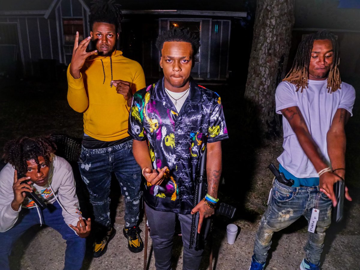 JaayooSzn's tweet photo. Fuck tha opps they kno we get busy!!🧟‍♂️ https://t.co/qF2DLpisd3