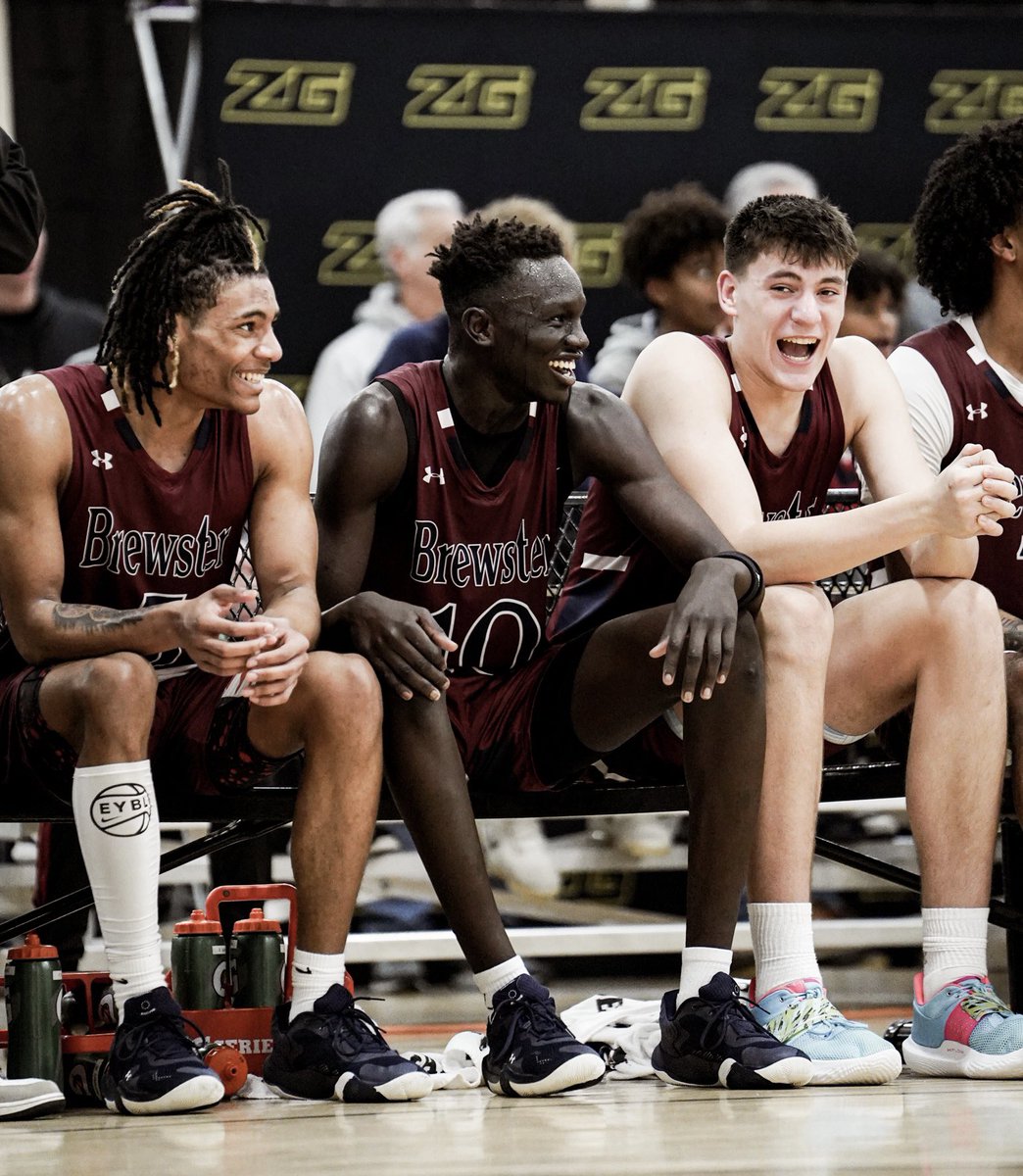 zg_newengland's tweet photo. On the 3️⃣rd Day of #ZGBB, @ZeroGravityBB gave to me:

3️⃣ @BrewsterHoops players enjoying the scenes of #ZGPC 🎥🍿 

#12DaysofZG | 🎄🏀 https://t.co/O6Lj92b2jY