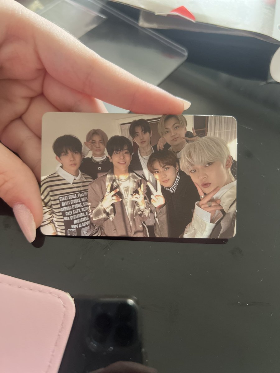 hyplina's tweet photo. feedback positivo para @souI___eater que me vendeu esse photocard lindíssimo dos meninos do enhypen, veio super embalado e chegou super rápido (apesar da minha demora para postar o feedback) 😨 Muito obrigada por me ajudar na coleção 🫶💗 https://t.co/LSWK4Imrz9