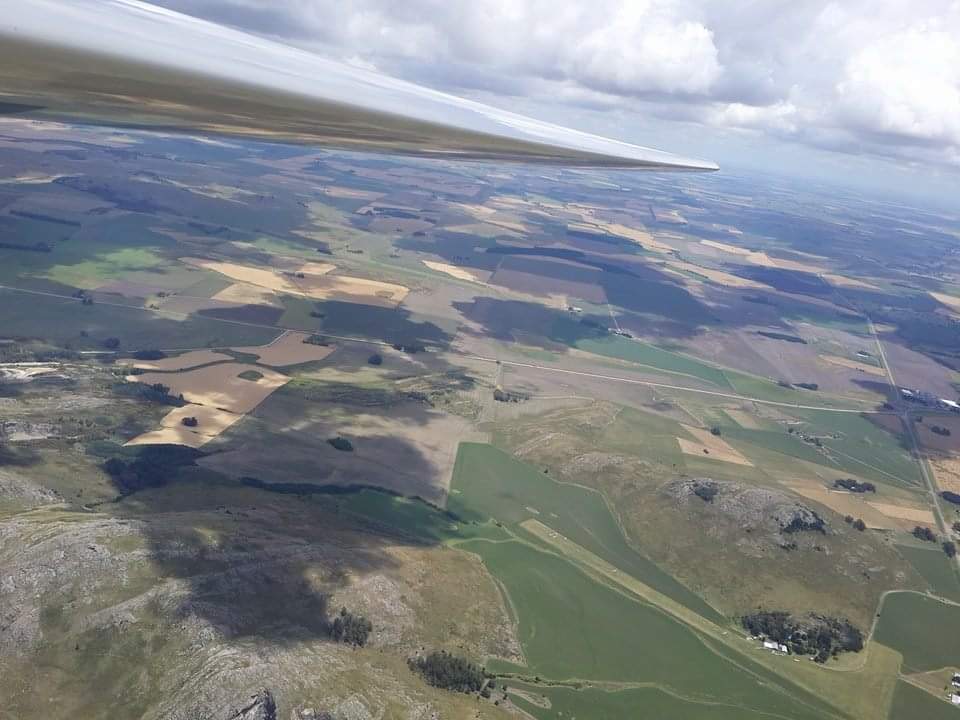 tio_fer's tweet photo. Cuando la viras hasta arriba. PW-5 "Lima Bravo" de @planeadoreslp en el Club de Planeadores Tandil. Diciembre de 2014.
#windFriday https://t.co/ARjrehY1LP