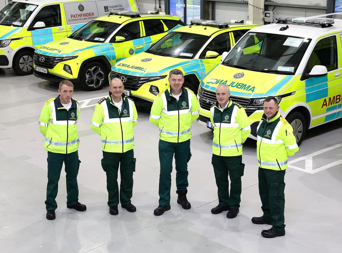 AmbulanceNAS's tweet photo. The first twelve staff members of our Tactical Shift Management Team will join our Senior Tactical Managers who will be operating 24/7 to support staff and proactively manage pressures within the service this winter and beyond as part of the @HSELive Winter Initiative. https://t.co/aQ0C0a02o0