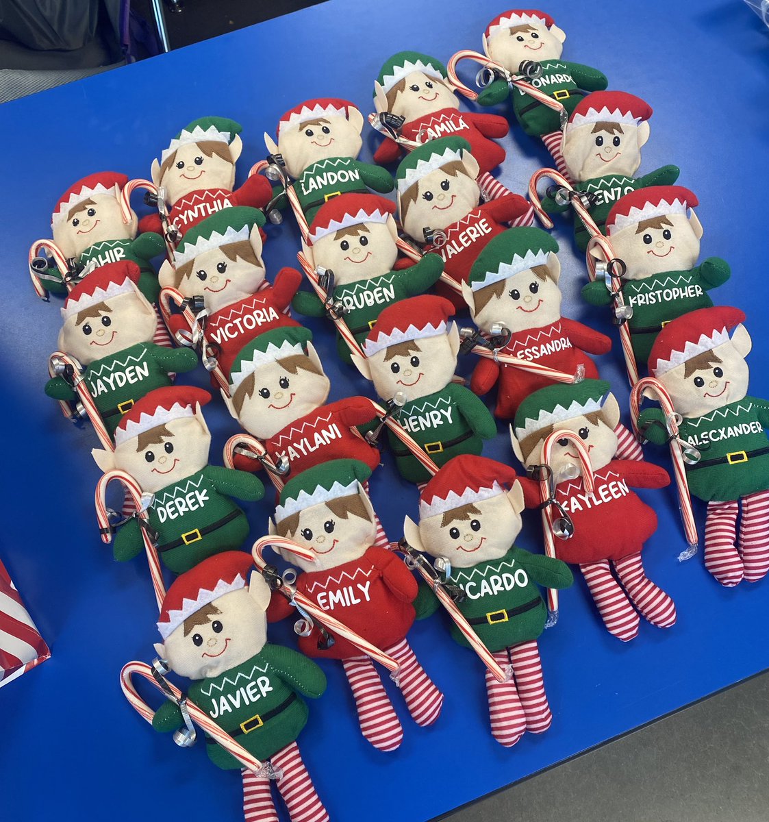 My little elves and I are ready for Christmas! 
🎄🎅🏼#TeamSISD #LionStrong Thanks you <a href="/MrsChavira_HBES/">💜 Claudia I Chavira</a>!
