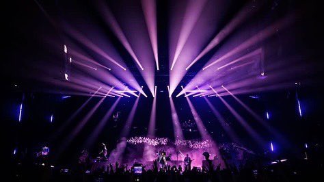 TheRobeWay's tweet photo. #FridayFeeling at the @BrdgstoneArena for @JellyRoll615 where #lightingdesigner @notandesign worked with #creativeproducers @_Fireplay & created a rig using @Robelighting #MegaPointe, #BMFL, #FORTE & #Spiider plus #RoboSpot systems supplied by @Solotech_Inc. (๐ธ Jeff Johnson) https://t.co/IIoYshSHsv