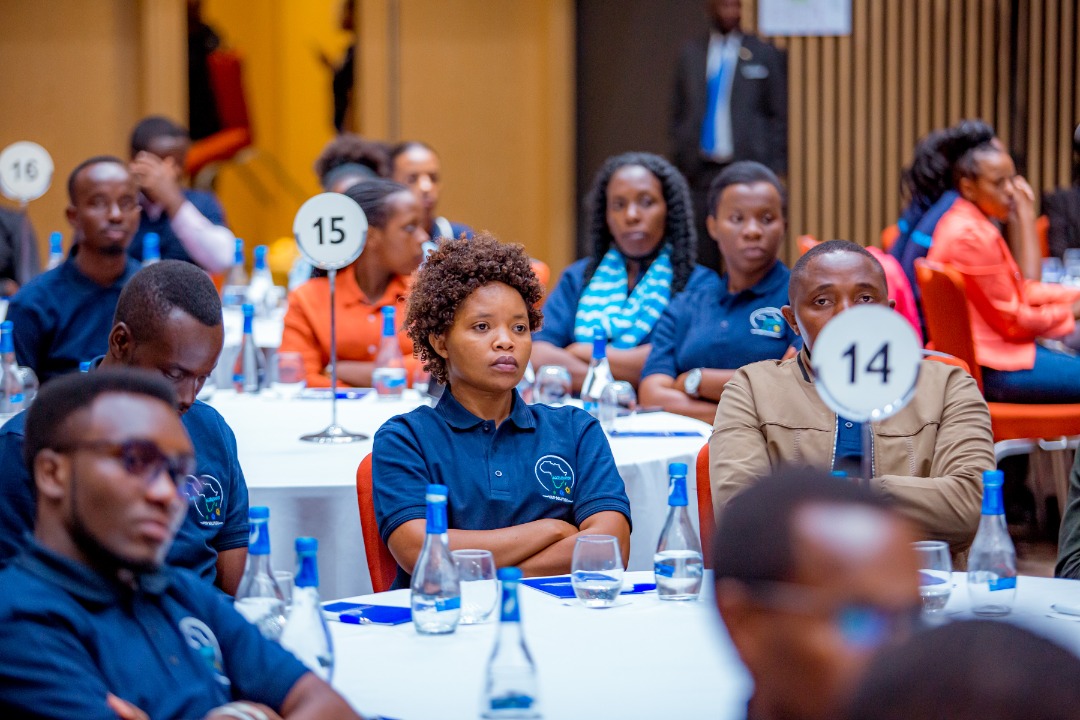 iacceleratorRw's tweet photo. Umunyamabanga wa Leta muri @RwandaHealth, Dr @YvanButera, yashishikarije urubyiruko gukoresha ubushobozi bwarwo mu gukemura ibindi bibazo byugarije umuryango.
Ati "Birabasaba gukomeza gutanga ubwenge n’ubushobozi bwanyu mu guteza imbere igihugu."
#iAccelerator5 https://t.co/dyBVCemOaJ