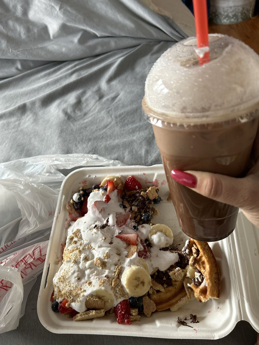 ninaxoxox97's tweet photo. Covid-19 Breakfast of Champions♥️😫🤌🏻😍#COVID19 #FoodPorn #IceCapp #IsolatingAway https://t.co/JkydynKIlQ