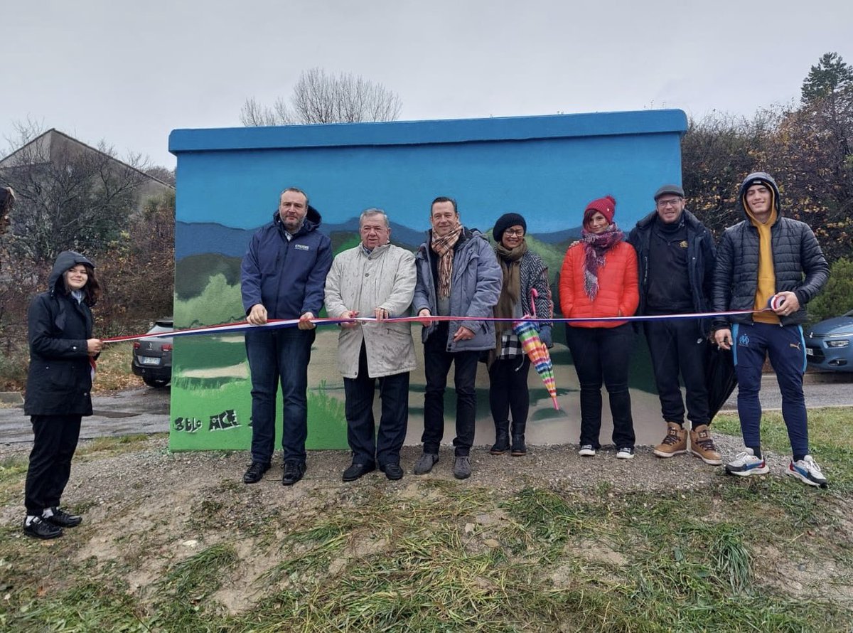 EnedisRegionSud's tweet photo. 🤝Accompagner enfants &amp; jeunes adultes en difficulté sociale ou éducative : c’est la mission de l’#ADSEA. Enedis et le #SDE04 soutiennent l’association en lui confiant des travaux comme l’embellissement de postes électriques. Bravo aux artistes 🧑‍🎨 
#RSE #solidarite #environnement https://t.co/YGjLyIl2pO