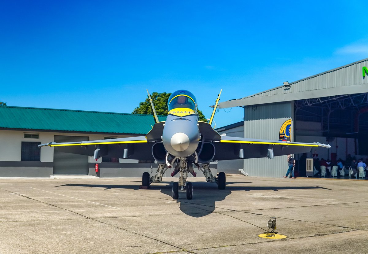 avgeekmy's tweet image. Bismillah.

Happy 25th Anniversary F/A-18D Hornet from No 18SQN @tudm_rasmi 
 
#No18SqnRMAF 
#FA18DHORNET
#M4501
#PangkalanUdaraButterworth