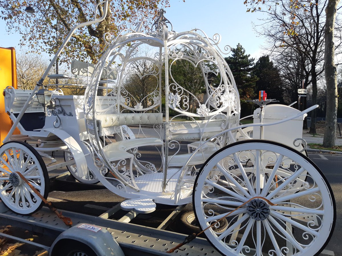 Nuagedeparis1's tweet photo. Le carosse de Cendrillon est garé devant la #TourEiffel! // Cinderella's carriage is parked in front of the #EiffelTower !
#caleche
#HorseDrawnCarriage
#Paris https://t.co/1YYuloAfPF