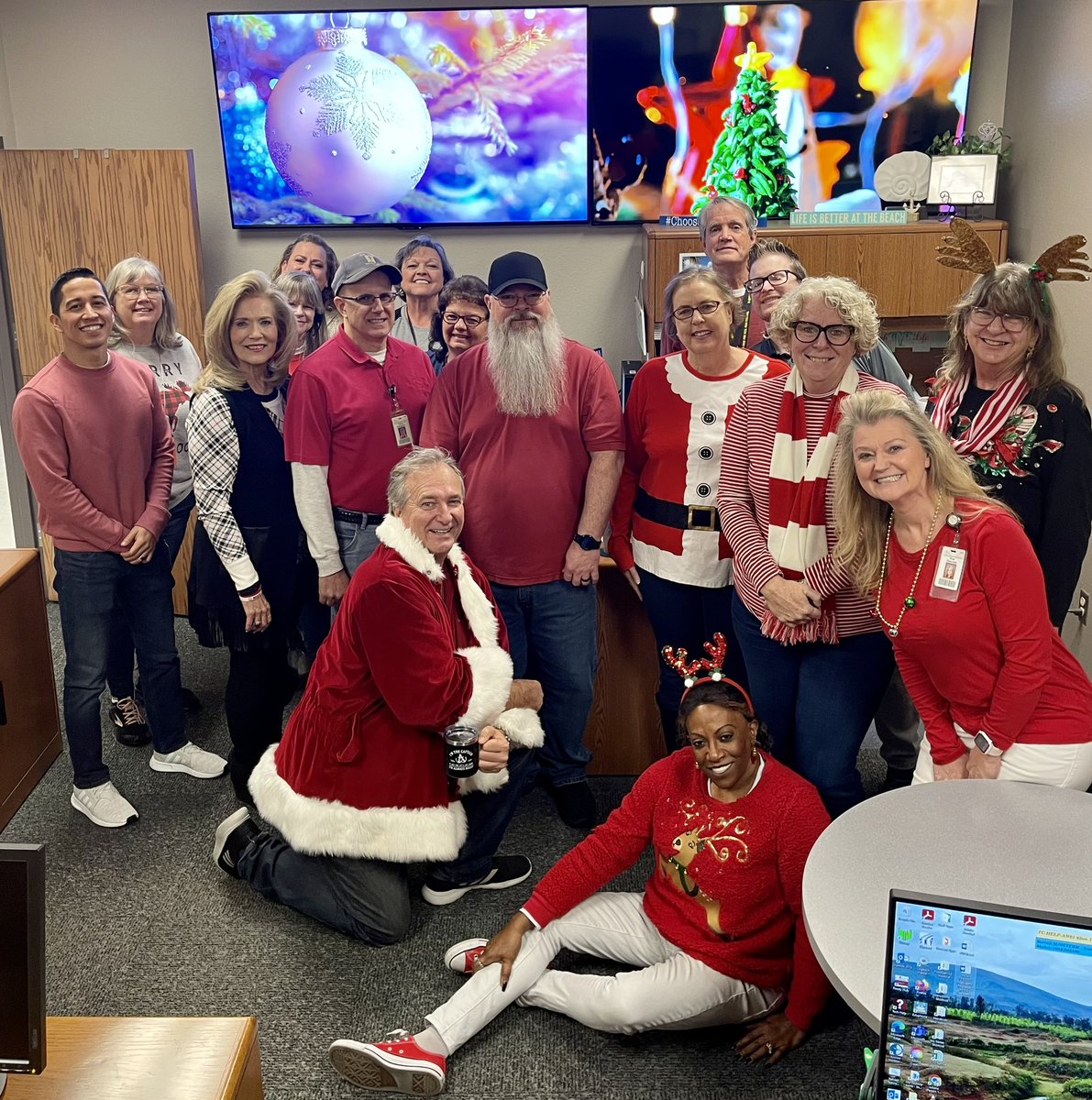 Red, white, and smiles are bright…..Merry Christmas and Happy Holidays from Technology! #TheGISDEffect #BeTheLight