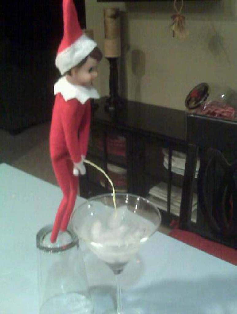 cindyrellapr's tweet photo. #ElfDatingProfiles I never mix drinks https://t.co/ZF6T6OHGQg