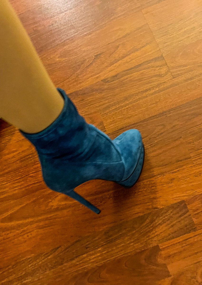 MistressNylons's tweet photo. New boots that match your blue balls #casadei #ankleboots #bootaddiction https://t.co/7ayZM6kMmK