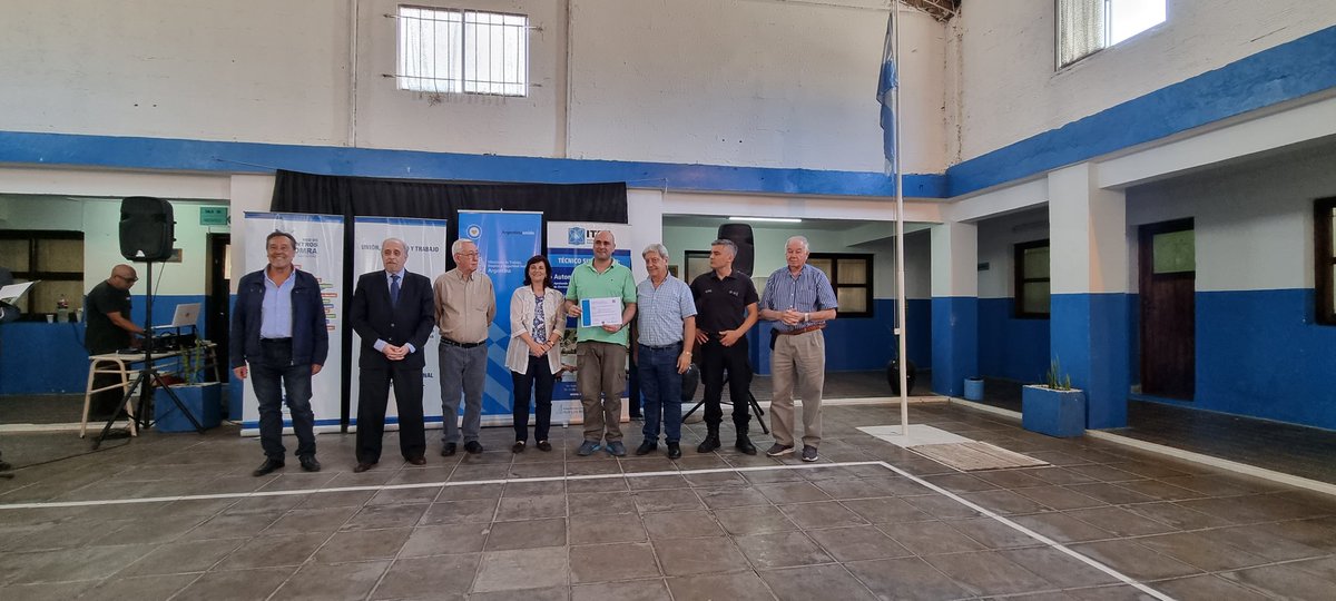 Acompañando a la Ministra de Trabajo <a href="/kellyolmos/">Kelly Olmos</a> en la entrega de certificados de Formación Profesional en el Penal N°3 de San Nicolas, cursos realizados en el marco del convenio del @MinTrabajoAR y la UOM