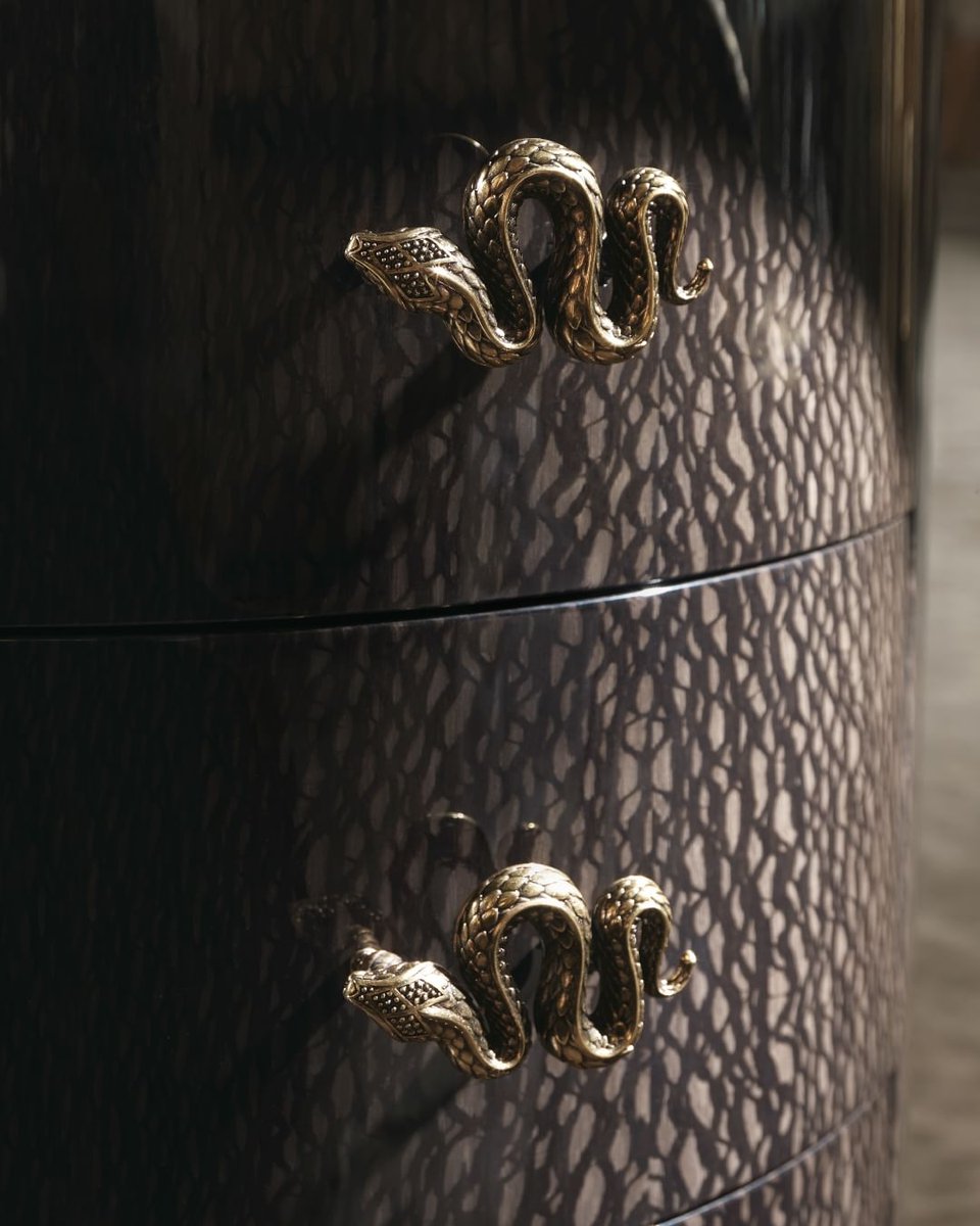 The snake has featured on details and design elements of #RobertoCavalli home pieces since the beginning. Here, the Antigua desk has been given snake handles, as subtle nod to the wild and daring 🐍

For more information on new Cavalli designs, contact us at info@kofc.co.uk