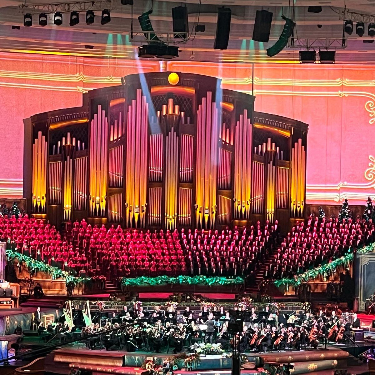 steven_esq's tweet image. Last night was awesome! #MuchJoy Thanks, Brent Parkin and Family, for the invitation! @TheTabChoir 🎄🎶🌟