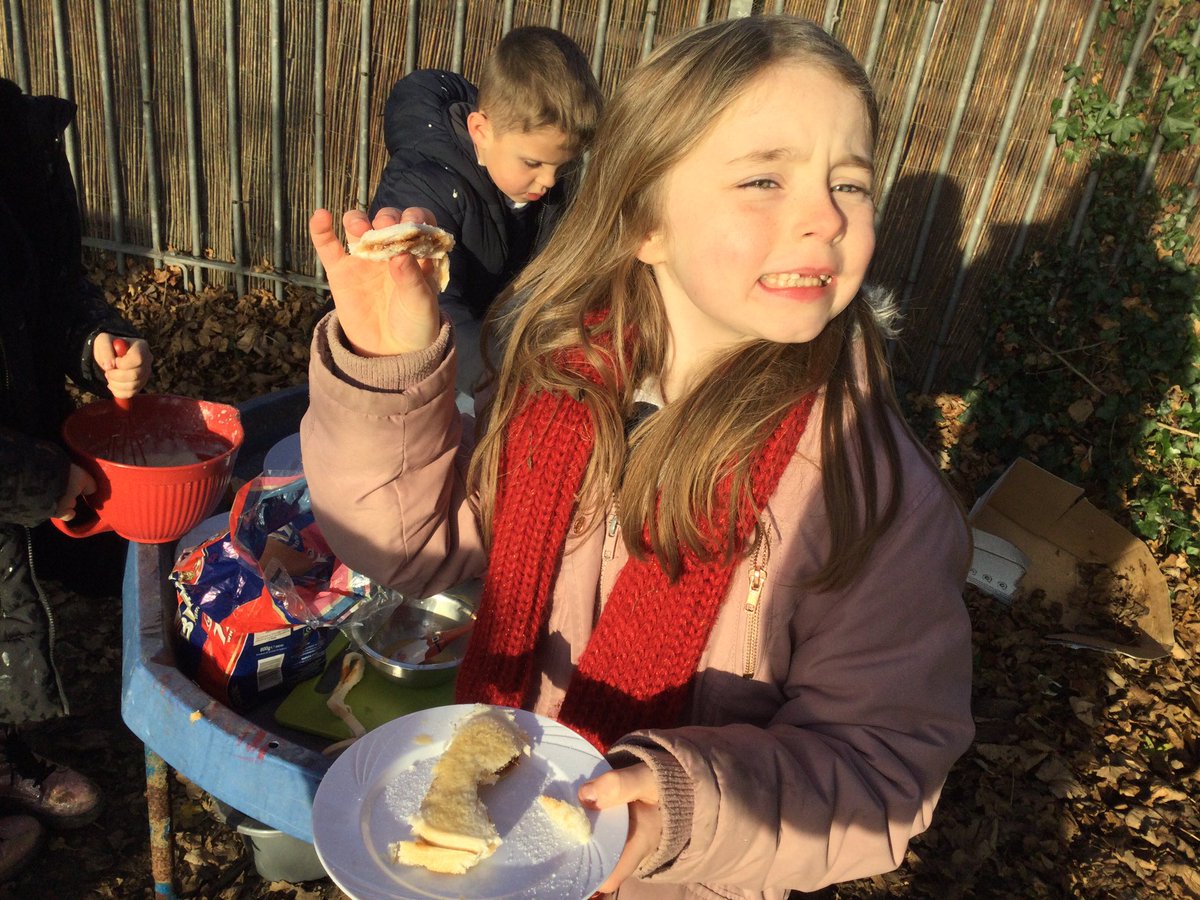 ysgolyddraig's tweet photo. #yydcoch had a fantastic last Forest School session. We cooked donuts and pancakes on the fire, made bird feeders and Christmas decorations and played with our friends #Wellbeing https://t.co/qxhy6VbZJv