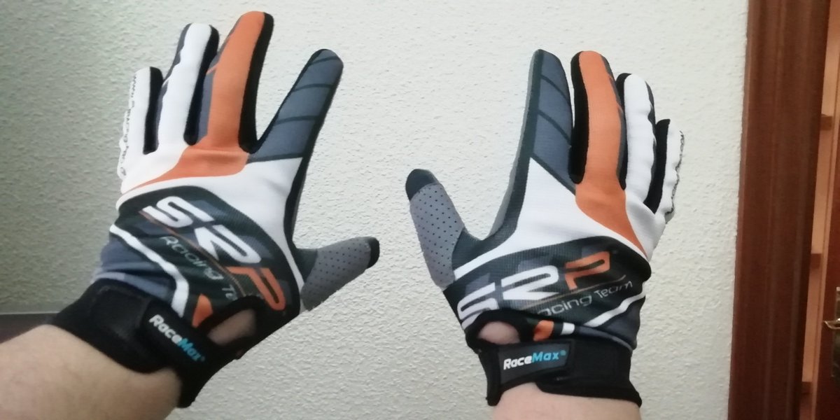 DanielVazquezT's tweet photo. Gracias a @SRPsimracingpro por el regalazo, sorteado por @TopRacingTV ... Deseando estrenarlos en @speedinlive en la carrera de Spa con los GT3 este domingo 💪 https://t.co/y8IlsV4XJz