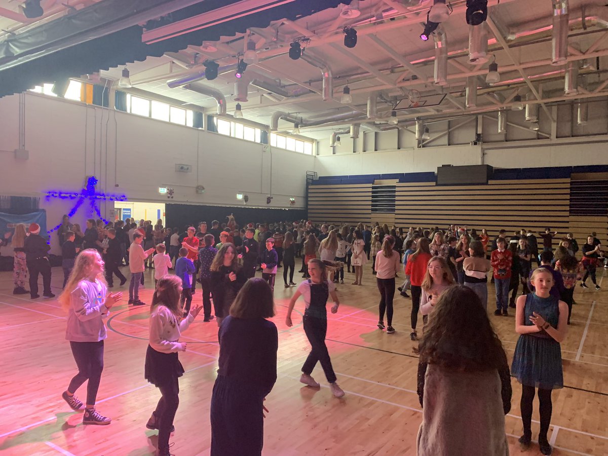 LHS_HWB's tweet photo. 🪩 S1 You Were Amazing 🪩

What an end to the week having the @S1LHSYT Christmas Dance.

💃Loved the moves on show 🕺👍🙌 https://t.co/rnQXj1mzy8