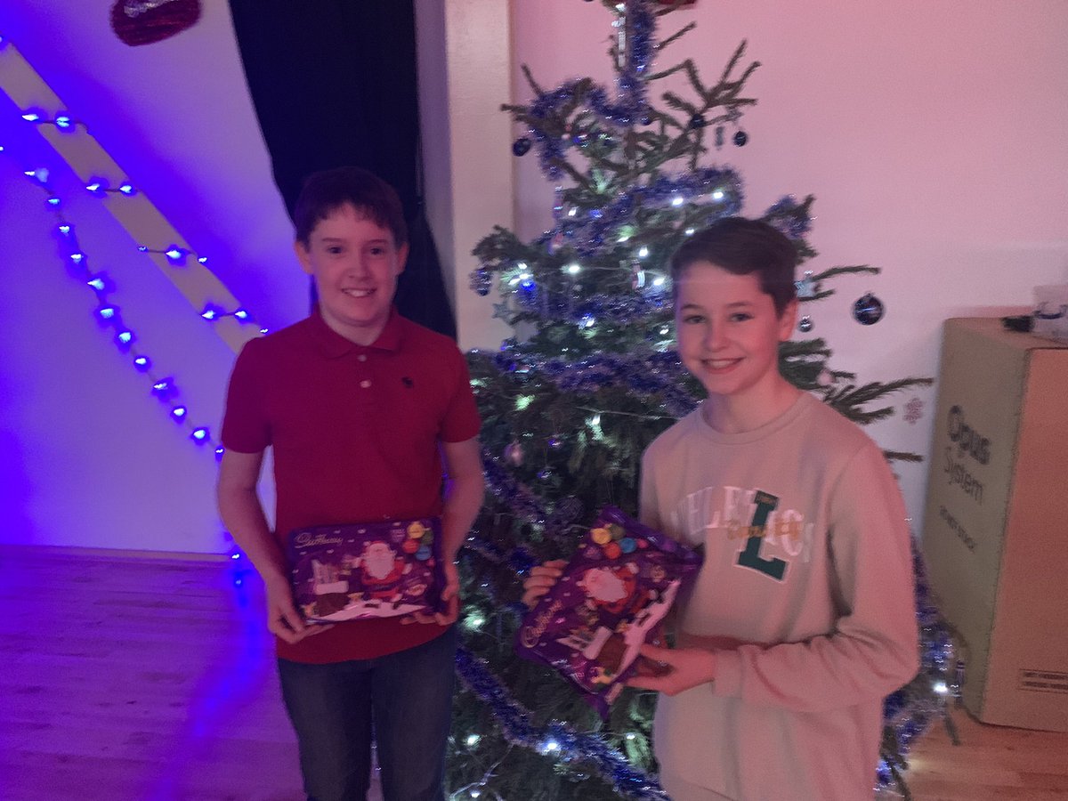 LHS_HWB's tweet photo. 🪩 S1 You Were Amazing 🪩

What an end to the week having the @S1LHSYT Christmas Dance.

💃Loved the moves on show 🕺👍🙌 https://t.co/rnQXj1mzy8