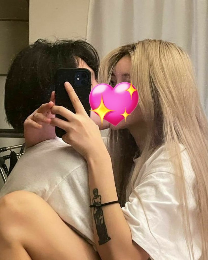 S4NOEMMA's tweet photo. 1 ano ao seu lado já, meu amor!!! Eu só tenho que agradecer por tudo que já fez por mim. Eu amo você mais do que tudo, você e a emi são tudo para mim!!
Vai ser sempre só eu e você.💘💘 https://t.co/360A547Xz6