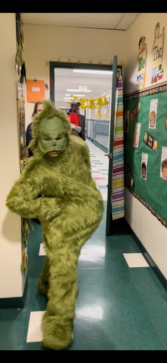 MrsSchellJTPS's tweet photo. π#Schellgang had a little excitement this morning with this very special guest reader! Thank you, Mr. Grinch (aka Mason-friend and former student) for some #Secondgradefun π₯°@SwtSamantha https://t.co/MwdMfNuDF7