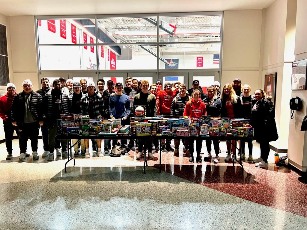 MSOE_Baseball's tweet photo. MSOE Baseball and MSOE Softball came together this year to represent @msoe_saac in the Annual holiday toy drive. Happy holidays to everyone!

#TheRaiderWay https://t.co/SJKXma0Vfh