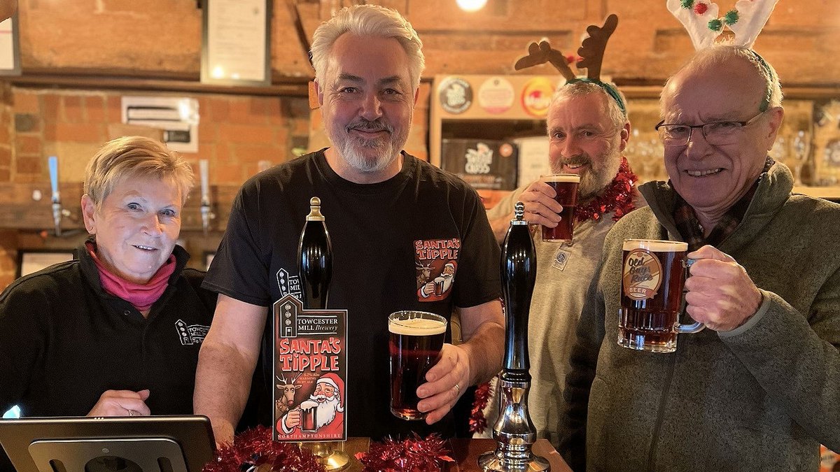 🎅 Santa's Tipple now on draught!🍺 Enjoy the festive spirit with a pint of Santa's Tipple - now available in our Tap Room! This 6.2% abv ale is brewed with a combination of malts to give its caramel flavour and ruby colour and a blend of hops gives a warm, spicy finish. Cheers!