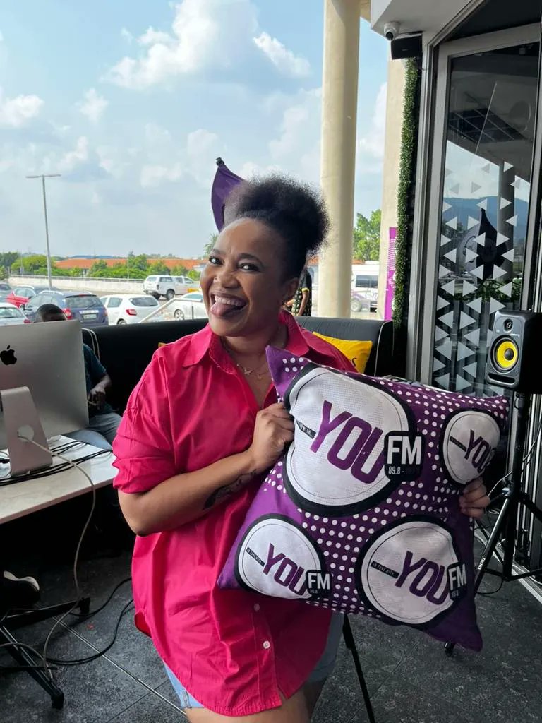 YOUFM898's tweet photo. Dezemba on another level.
Summer on another level.
YouFM Summer Invasion on another level.
Catch Bingo @sbingelelo, Karabo Mokgalagadi @KMokgalagadi and Vibe @za_vibe @voguelounge014 in Tlhabane mall.
#YouOnAnotherLevel
#YouFMSummerInvasion https://t.co/EbZOXoEvSJ