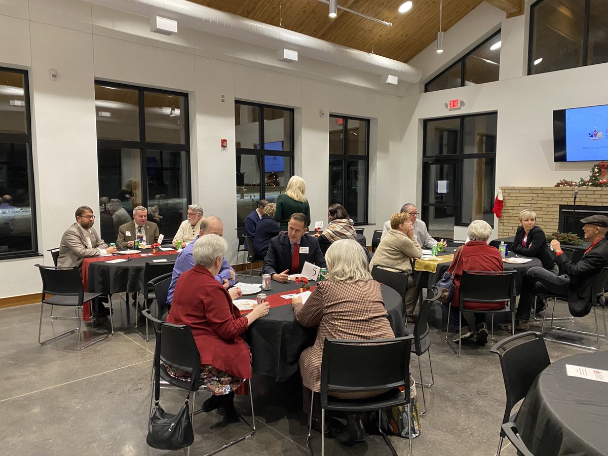 RCLLG's tweet photo. We had a wonderful and snowy annual dinner &amp; program yesterday evening at the Wakefield Park Community Building in Maplewood. Thank you to those who attended and thank you to Irina Fursman from HueLife for sharing your inspirational story with us!  #RCLLG #RamseyCounty https://t.co/wVLFRv8Ar1