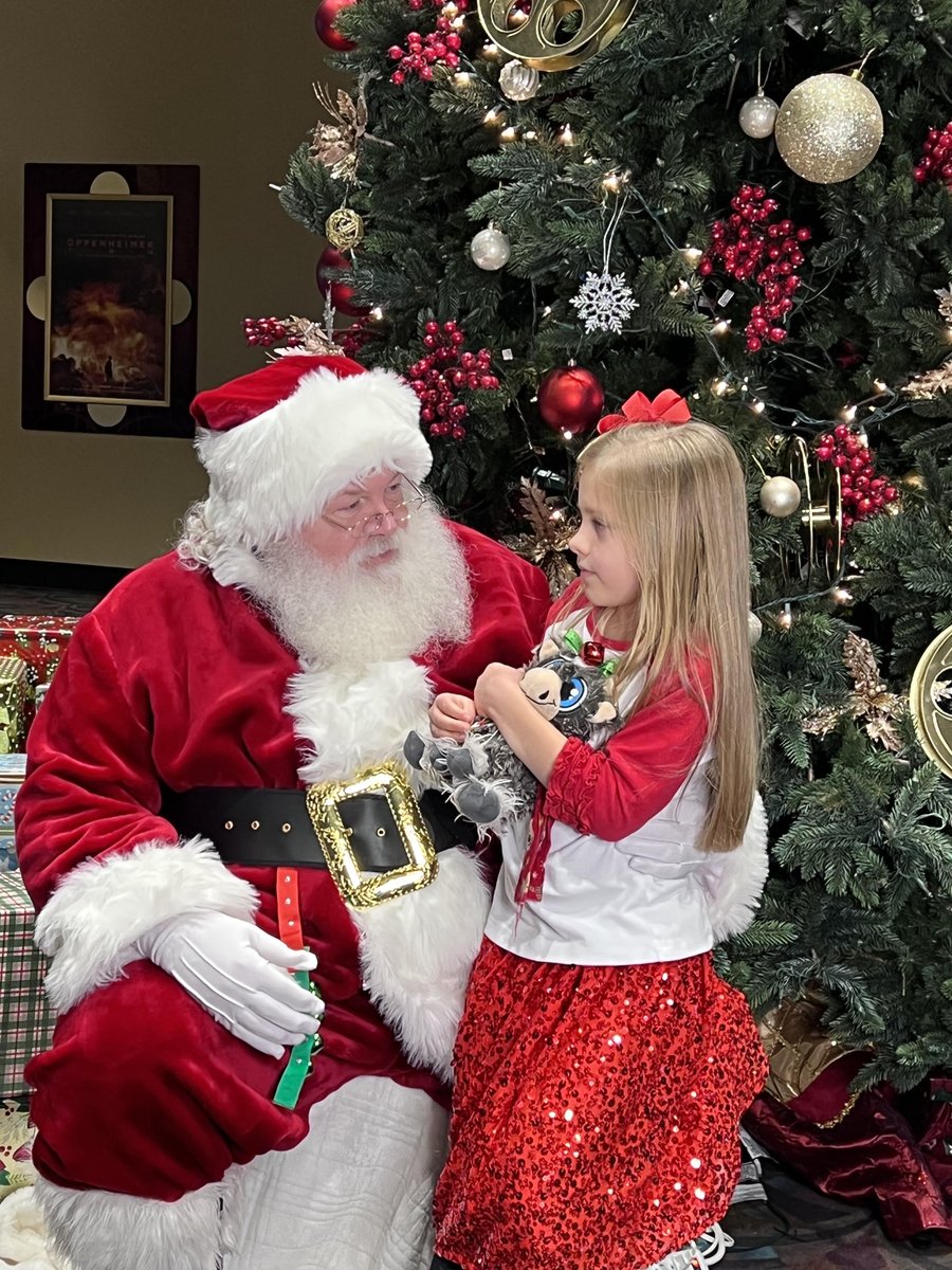 DreamFactoryKC's tweet photo. We're really feeling the holiday spirit this week, so here's some more views of our Movie Night with Santa!  #for the kids #DreamTeam #ChristmasDreams https://t.co/w7M8F2PoOE