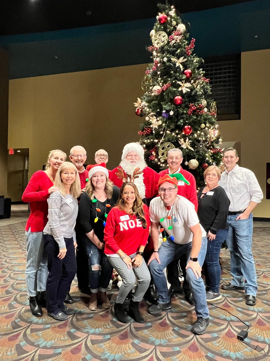DreamFactoryKC's tweet photo. We're really feeling the holiday spirit this week, so here's some more views of our Movie Night with Santa!  #for the kids #DreamTeam #ChristmasDreams https://t.co/w7M8F2PoOE