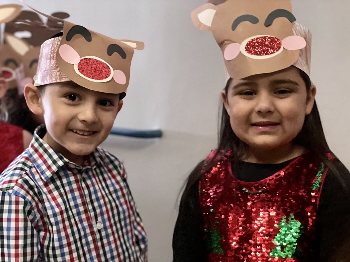 Sneak peak backstage! Go get ‘em, Kindergarten Thunderbirds! ⁦<a href="/TreAdamsVVUSD/">Tre Adams</a>⁩ ⁦@ValVerdeUSD⁩ ⁦@ValVerdeSupt⁩