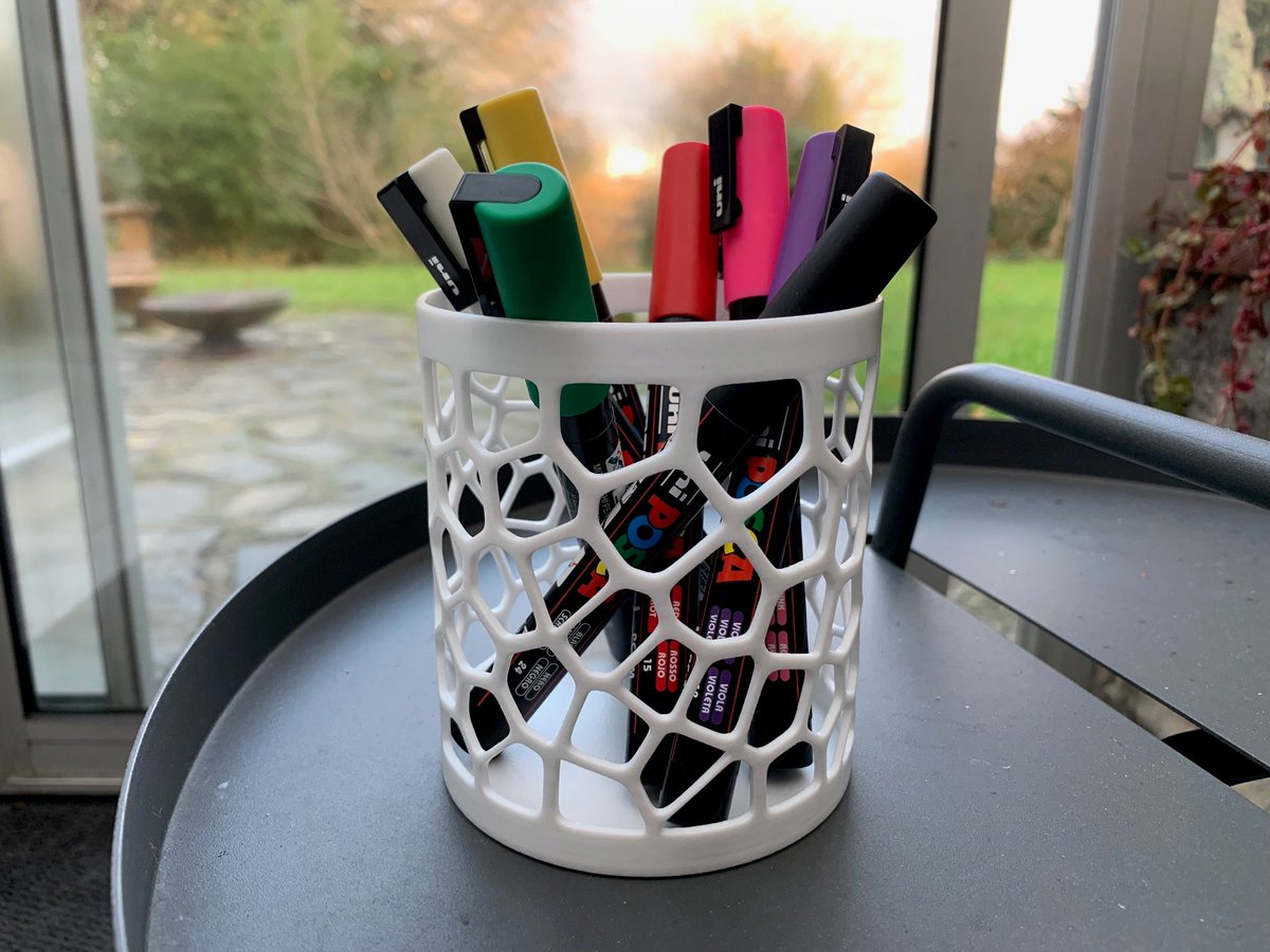 Conception/Impression/Utilisation🙂

Dire que Gueorgui Voronoï n'avait même pas d'ordi pour créer sa si belle formule 😱
fr.wikipedia.org/wiki/Diagramme…