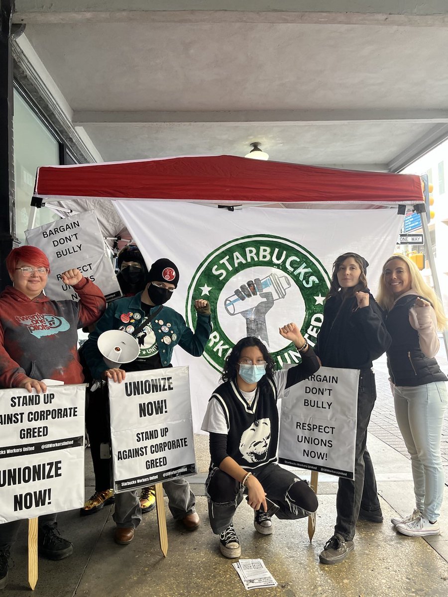 SATXSBWU's tweet photo. Support baristas not bullies! Stand up against corporate greed #DoubleDownStrike #NoContractNoGiftCards https://t.co/OUdS1Gp81Q