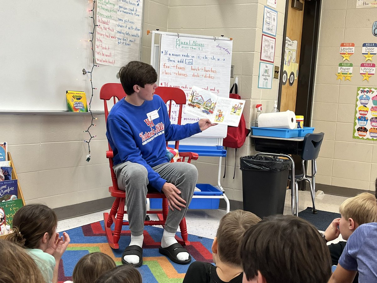 BentleysBravos's tweet photo. Always fun when my sons @AndrewBentleyGK and @JamesBentleyXC are available to come read to my students! @VHElemEast https://t.co/9fCD9lX0rE