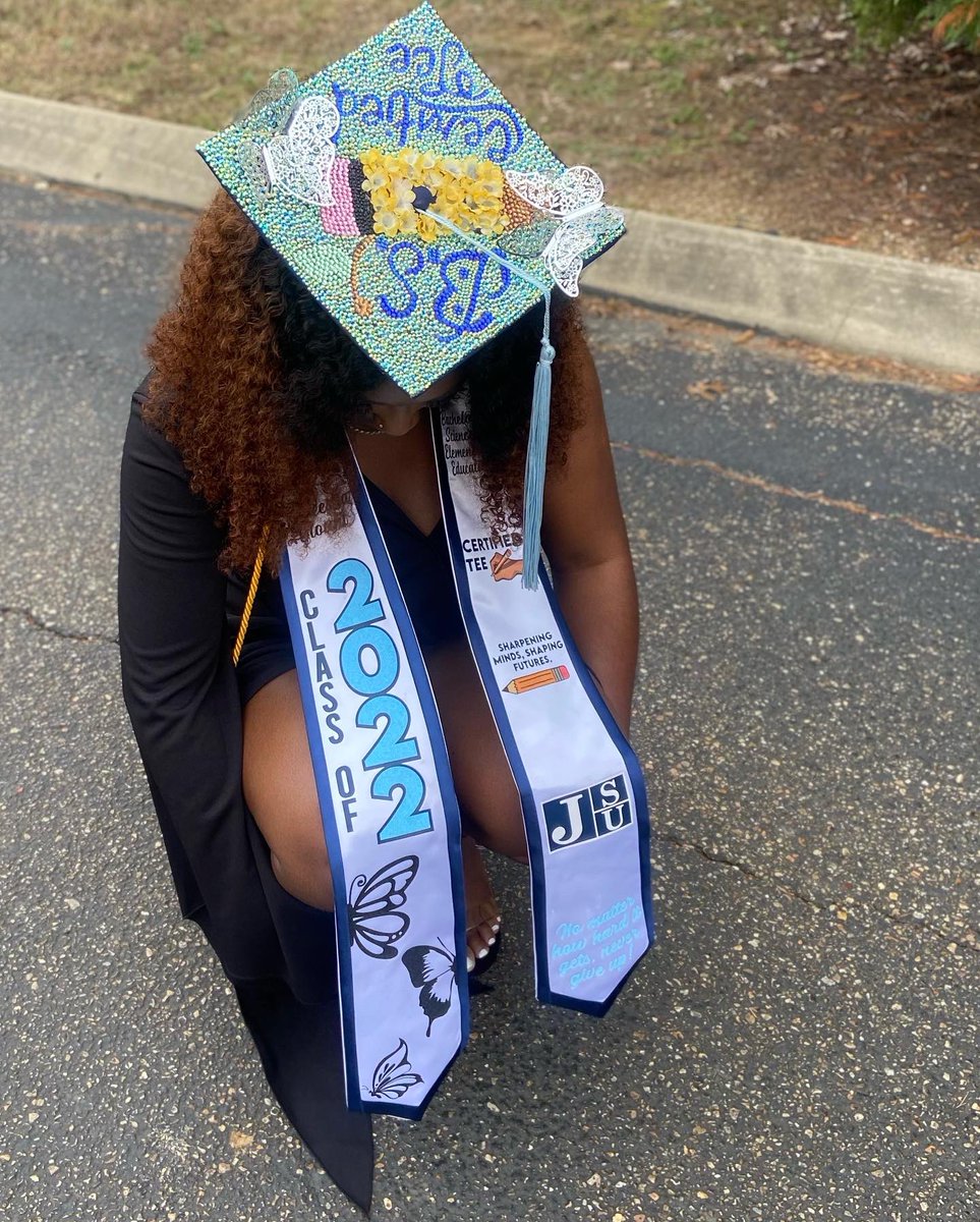 sipgalcustoms's tweet photo. #JSU22  #spottedinsipgalgrads 🎓🤍💙🐅 https://t.co/ba1jpHQa8l