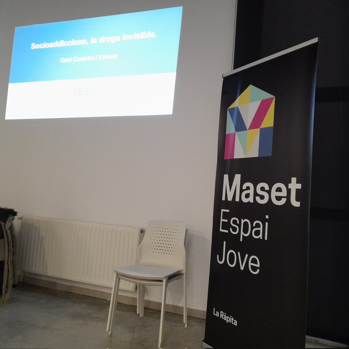 En cinc minuts comencem amb "#socioaddiccions, la #droga invisible" #LaRàpita <a href="/ajlarapita/">Ajuntament de la Ràpita</a> <a href="/edbuildingcaps/">[ED]BUILDING</a> <a href="/oriolcas/">Oriol Castellví</a>