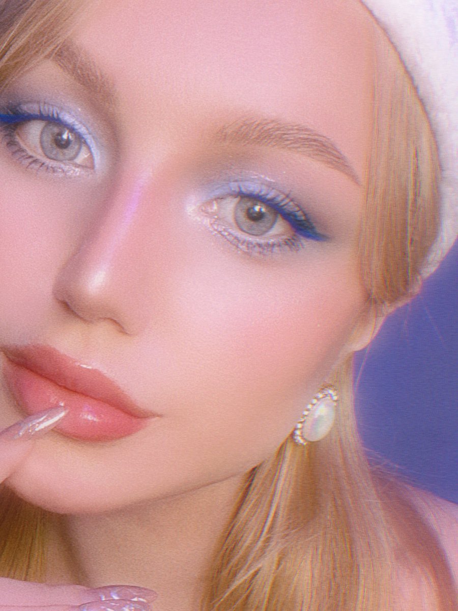 Snow Rabbit makeup❄️🐇

Было невозможно не заметить популярное сочетание у Айдолов в этом декабре - голубой цвет и мех!