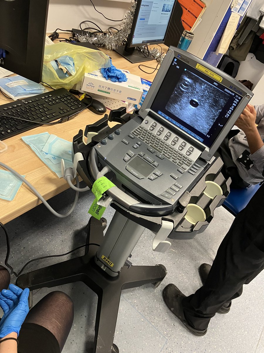 uhl_OOHRT's tweet photo. #uhl real-time vascular access training. Ensuring patients have vascular access when they need it. @uhl_OOHRT supporting the @Leic_hospital 24/7 thanks our Medical chief Reg @raiyan_latif , and ACB med reg Syed Akbar https://t.co/H4zfxxO97y