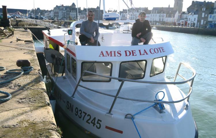 bjegou's tweet photo. Le #caseyeur neuf #Amisdelacôte a rejoint le port de #peche du #Croisic #crevettes #bouquet #Cleopatra #Trefjar #filet #ligne #civelle https://t.co/XixT8ZCQqK via @_lemarin https://t.co/HRMl2H9SoO