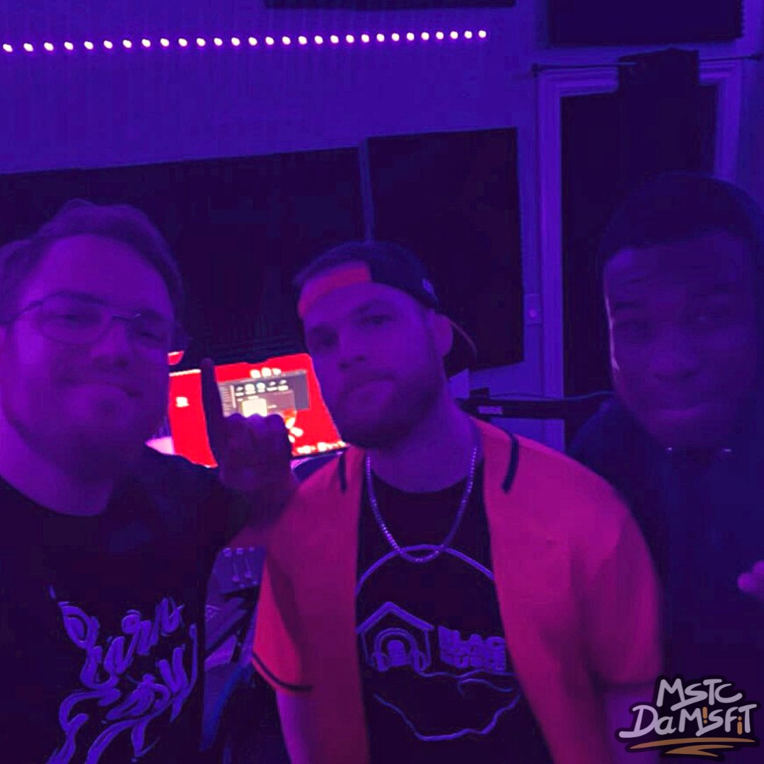 itsflyguyry's tweet photo. Blurry Vibez
S/O Expand The Mind for coming through and chopping it up 💪
.
.
.
.
#losangeles #musicproducer #hustle #nodaysoff #work #friday #nosleep #music #studio #hiphop #illbottlerecords #weekend #expandthemind #producer #hiphopculture #weekendvibes #motivation #mstcdamisfit https://t.co/TLDEdpeez7