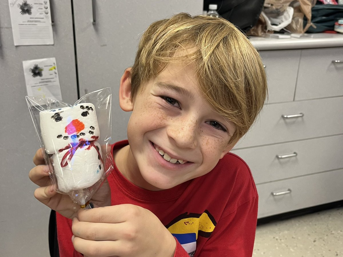 MrsOliver27's tweet photo. Thank you to our amazing parent volunteers who threw a wonderful winter party for our class- we had a great time! ⛄️ ❄️ 🐆 #cheetahpride #WEareLakota https://t.co/PaDVgt1r0c
