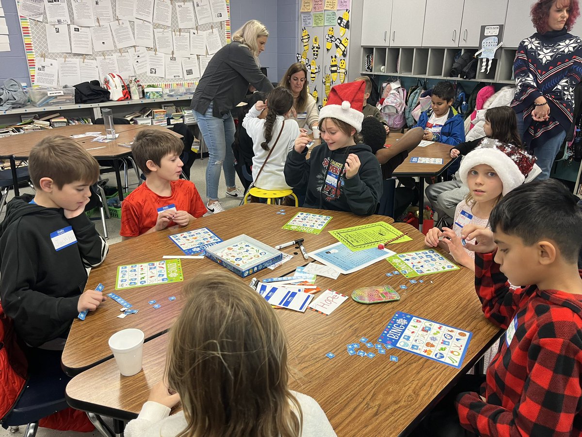 MrsOliver27's tweet photo. Thank you to our amazing parent volunteers who threw a wonderful winter party for our class- we had a great time! ⛄️ ❄️ 🐆 #cheetahpride #WEareLakota https://t.co/PaDVgt1r0c