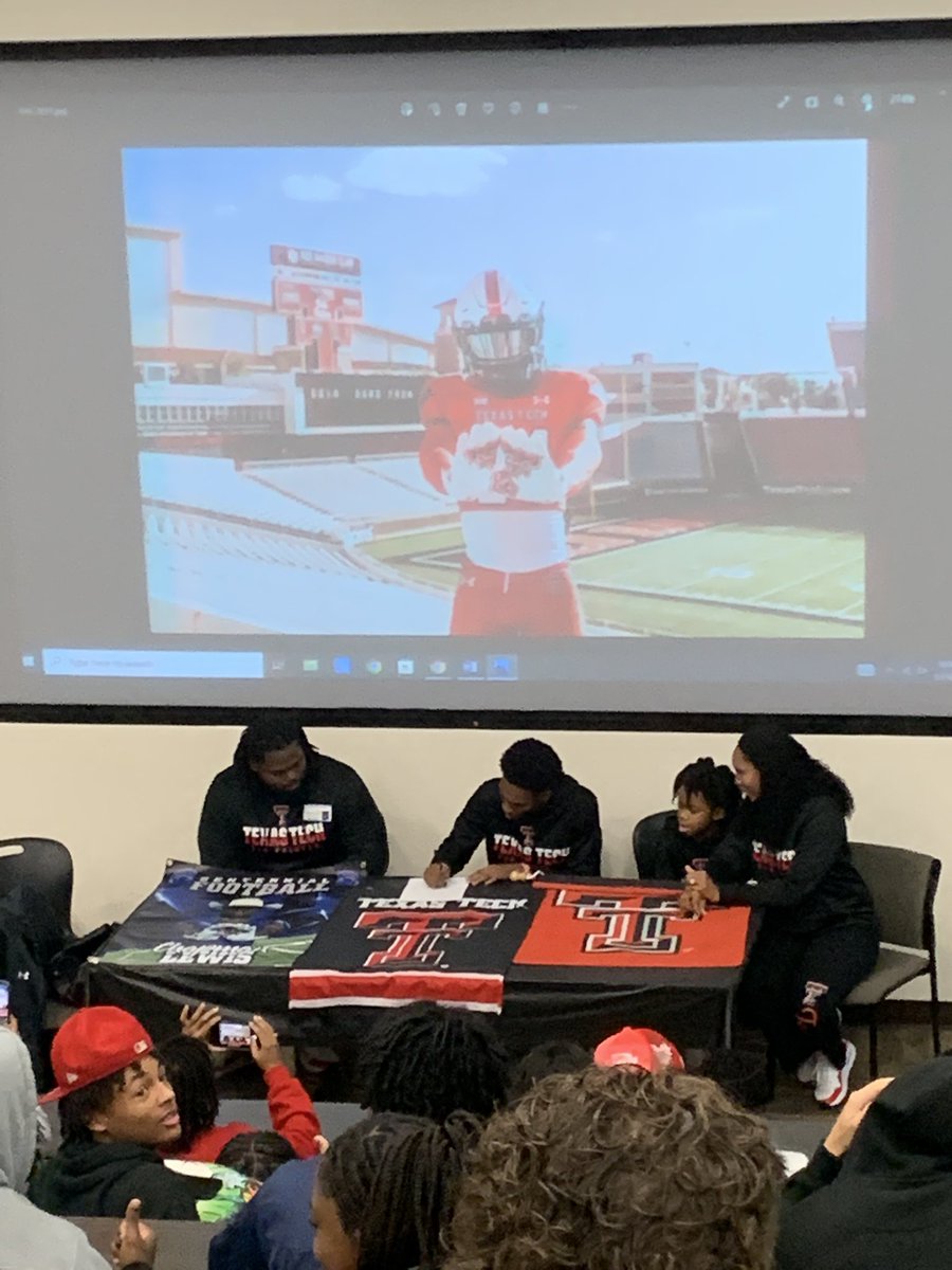 Grant “Mafia” Moffatt (@moffatt_grant) on Twitter photo Yes sir chap!!!! Love you man your going on to do great things!!! <a href="/chapfor6/">Chapman Lewis🌵 ‘23</a> <a href="/CHSSpartanFB/">CHS Spartan Football</a> Yes sir chap!!!! Love you man your going on to do great things!!! <a href="/chapfor6/">Chapman Lewis🌵 ‘23</a> <a href="/CHSSpartanFB/">CHS Spartan Football</a>