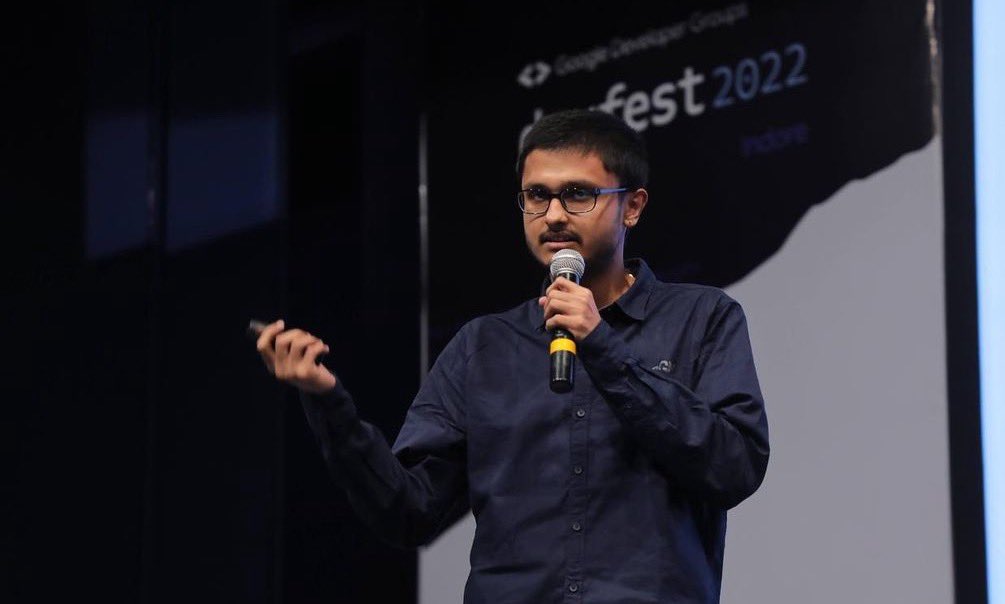 GDG_Indore's tweet photo. #devfestIndore2022 #day2 #latepost speakers 🔥💯
We can’t get over that glimpses 🥳
📍 Dhananjay Kumar @debug_mode
📍 Sayak Paul, @RisingSayak
📍Vivek Yadav, @viveky259259
📍 Pawan Kumar, @imthepk
@GoogleDevsIN @GDG_Indore @IndoreWtm @gdgcloudindore https://t.co/1fFHXimElD