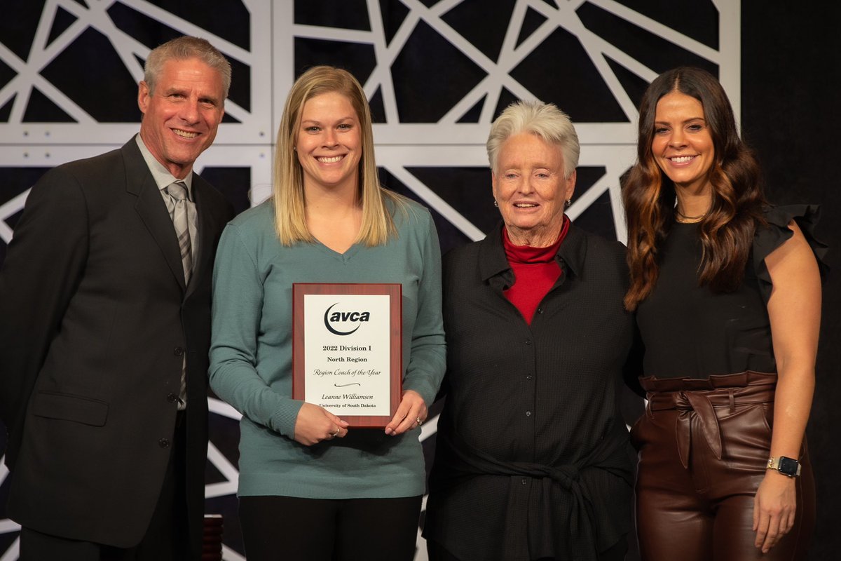 South Dakota Volleyball tweet media