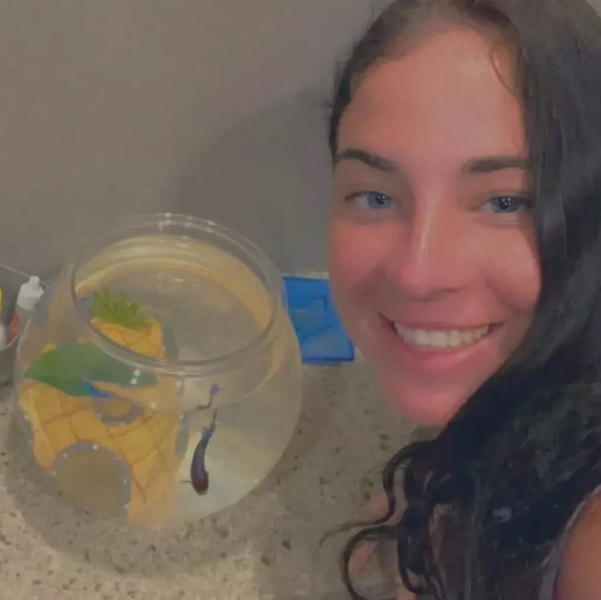 Southwest Airlines Workers Take Care of a Pet Fish After a Passenger Can’t Board the Flight With It

cleverclassic.com/real-people/ai…