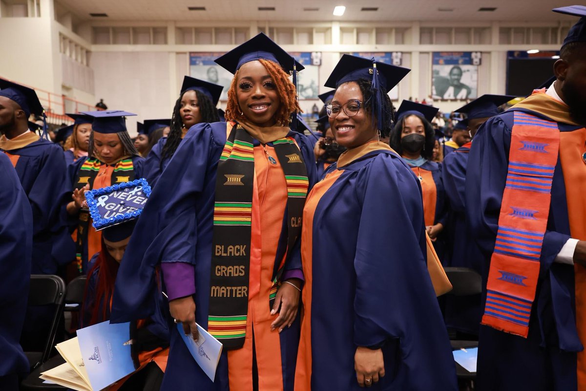 MorganStateU's tweet photo. The grads are ready to take the stage!
Watch live: https://t.co/T6WHvRIT1k.
#MorganGrad2k22 πππ» https://t.co/aZ3UZUAdLp