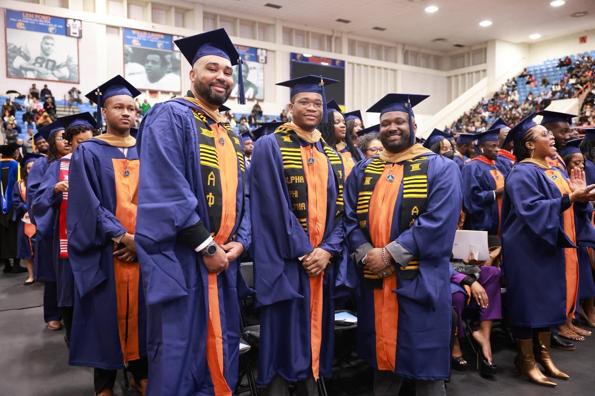 MorganStateU's tweet photo. The grads are ready to take the stage!
Watch live: https://t.co/T6WHvRIT1k.
#MorganGrad2k22 πππ» https://t.co/aZ3UZUAdLp