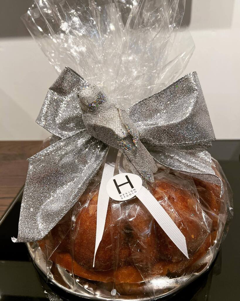 arravanti's tweet photo. Thank you @hinostudio for the beautiful gift that will be enjoyed by all. We appreciate you! Happy Holidays! #hinostudio #arravanti #gifting #holidays #tasty #interiordesign #arravanticontemporaryinteriors #design #2022 https://t.co/KLLPF1IAza https://t.co/lgNRhfO5Ie