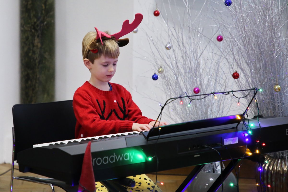 LycaeumMusic's tweet photo. Photos from our magical Winter Concert last week! Talented young starts were shining brightly on the concert stage, helping bring about the holiday spirit. 
Thank you all for learning music with us this year! 🎶
Happy holidays to you all and a Happy New Year! 🎄
#lycaeummusic https://t.co/JJGFmQtmQU